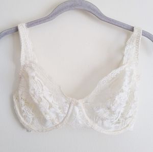 Victoria's Secret unlined lace bra 32DD cream